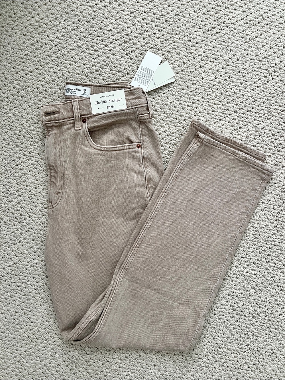 NWT Abercrombie High-Rise 90s Straight Jeans